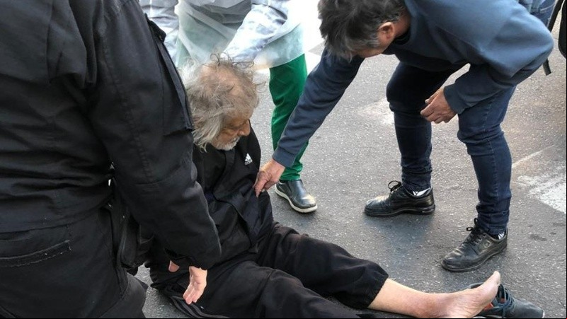 El Trinche quedó tirado en el pavimiento.