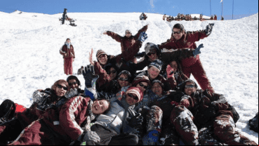 Miles de jóvenes realizan cada año su viaje de fin de curso a Bariloche.