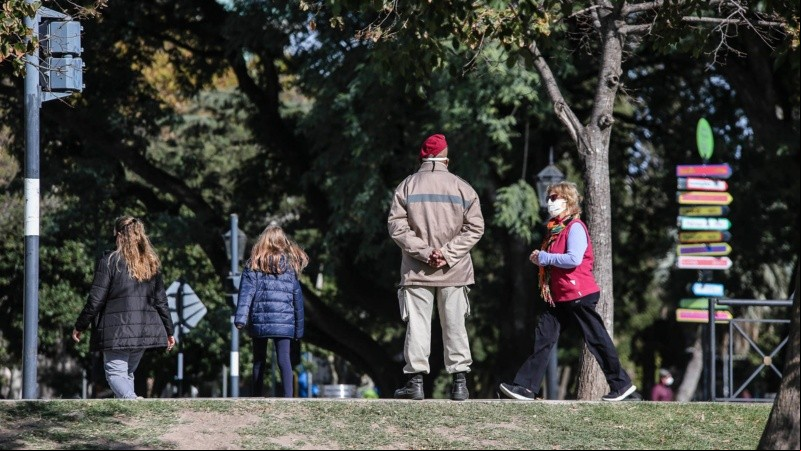 Agentes municipales y policiales controlaron el cumplimiento de las reglas.
