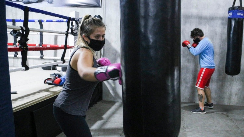El gimnasio céntrico que se especializa en boxeo volvió al ruedo este lunes.