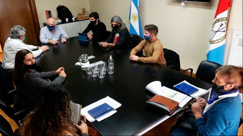 La reunión por los incendios, encabezada por Lifschitz y Pullaro. 