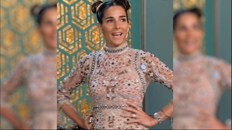 Juana  Viale sobre su vestido: 
