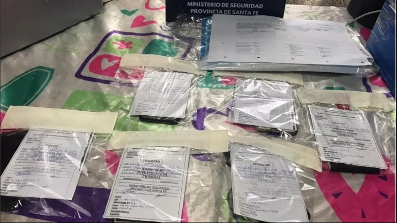 Documentación secuestrada en los operativos de este lunes.