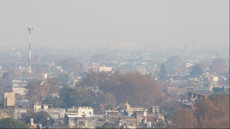 Una vista desde barrio Abasto hacia el sur. Toda Rosario se ve afectada.