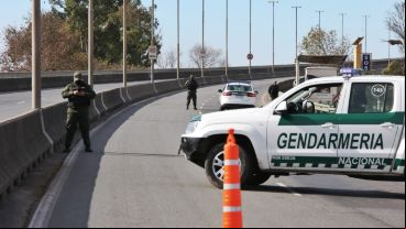 El operativo de Gendarmería en el puente por el corte contra las quemas en las islas.