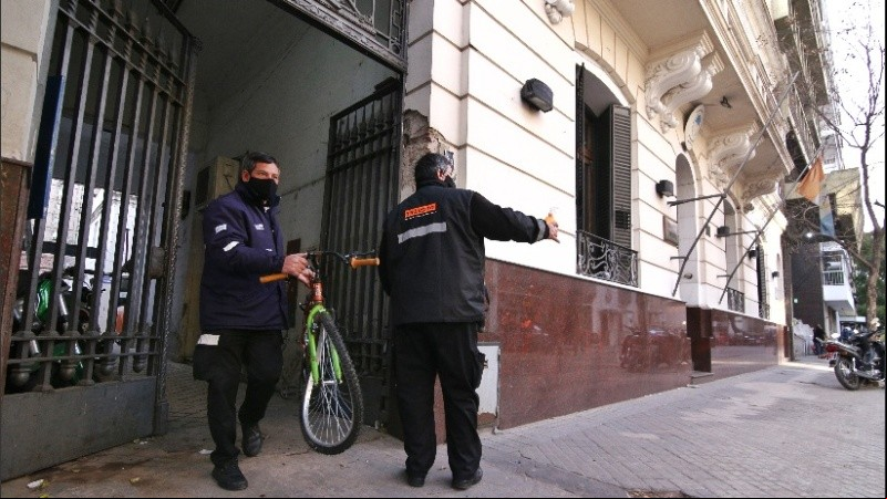 Removieron cientos de bicicletas, motos y autos acumulados en la Comisaría 2ª