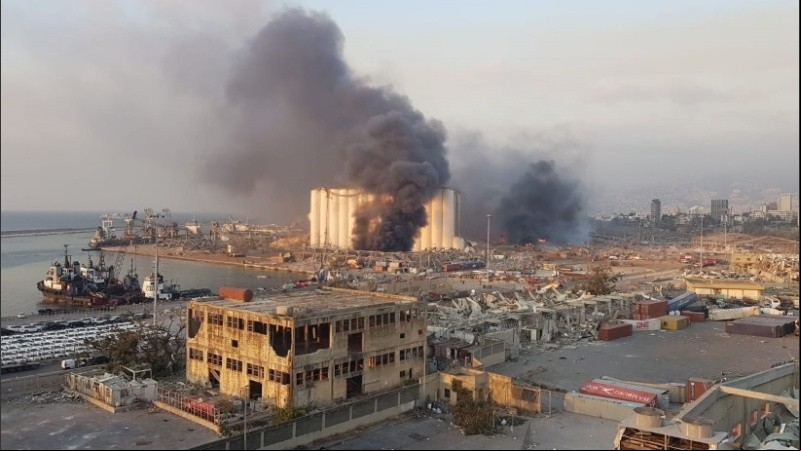 Todo quedó devastado alrededor del lugar de la explosión. 