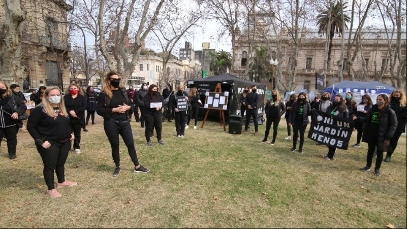 De negro: los jardines de infantes se mantienen cerrados desde el 16 de marzo.