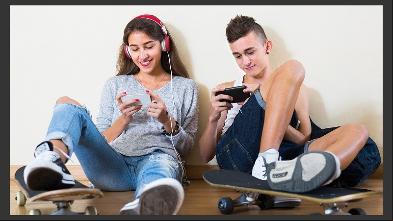 Girl and boy playing games online