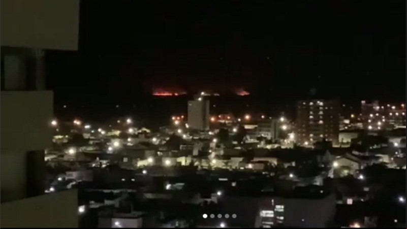 El fuego se podía ver anoche desde Concepción de Uruguay 