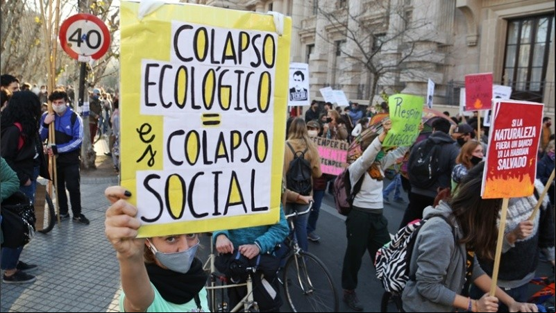 La marcha por la ley de humedales recorrió el centro de la ciudad.