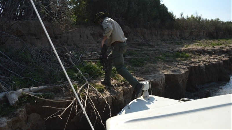 Los agentes de Parques realizan recorridas para detectar incendios en el Delta.