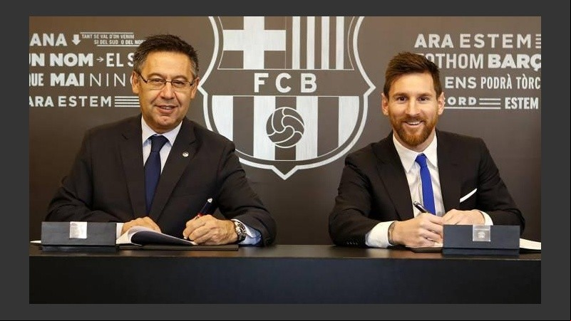 Messi y el presidente Bartomeu, en otras épocas felices del Barcelona. 