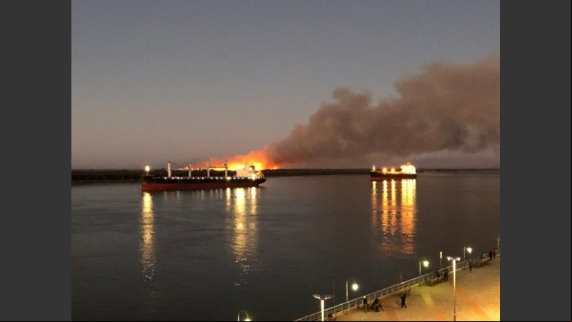El fuego y el humo comenzaron en febrero y no paran. El juez dice que no tiene elementos.