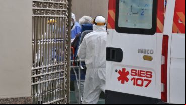 El traslado de uno de los adultos mayores del geriátrico céntrico a un sanatorio.