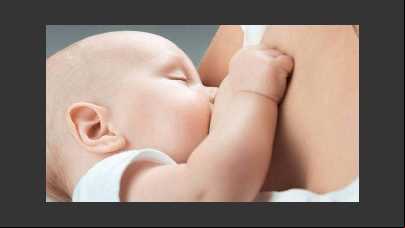 Científicos chinos aseguran que la leche materna no transmite el coronavirus.