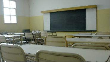Las aulas seguirán vacías en la ciudad por un tiempo más.