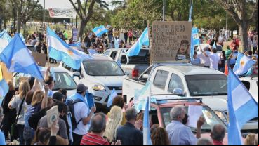 Desde las 17 los manifestantes se concentraron en la costa central.