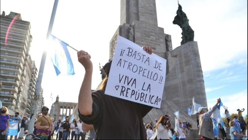 Desde las 17 los manifestantes se concentraron en la costa central.