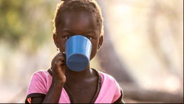 A través de su fundación, Leo ayuda a mejorar las condiciones de vida de los niños de Mozambique