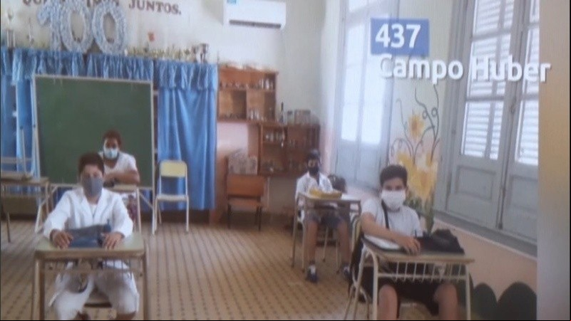 Distanciados y con barbijos, los chicos volvieron a pisar las escuelas