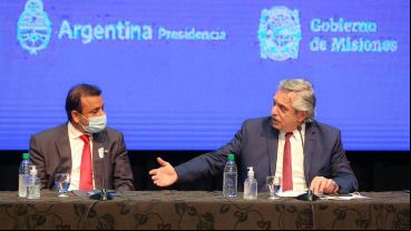El presidente Fernández junto al gobernador de Misiones este viernes.