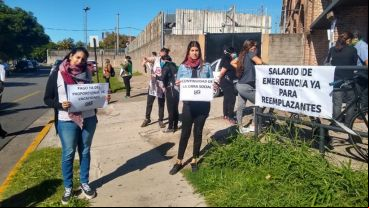 Docentes reemplazantes reclaman un salario de emergencia.