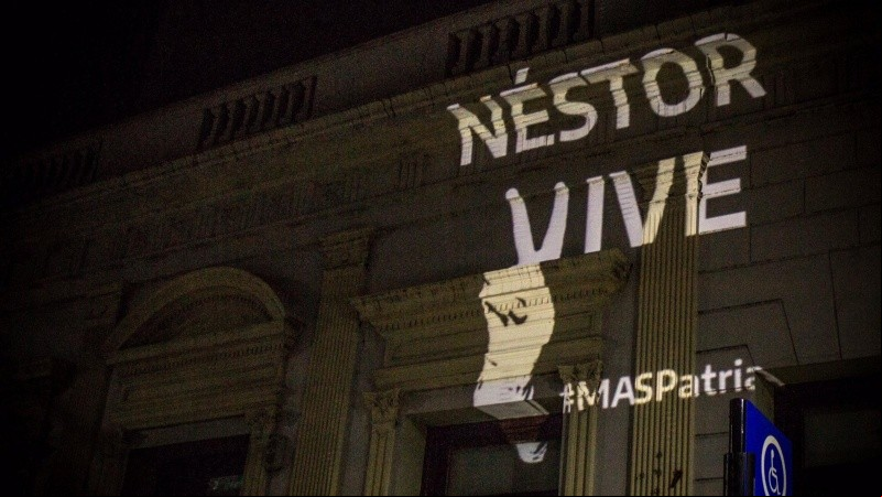 Una de las proyecciones de la agrupación Más Patria anoche. 