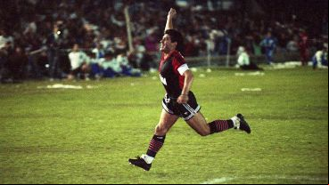 El grito de gol de Maradona frente al Emelec en un partido amistoso del 7 de octubre de 1993. (Foto: Carlos Ronga)