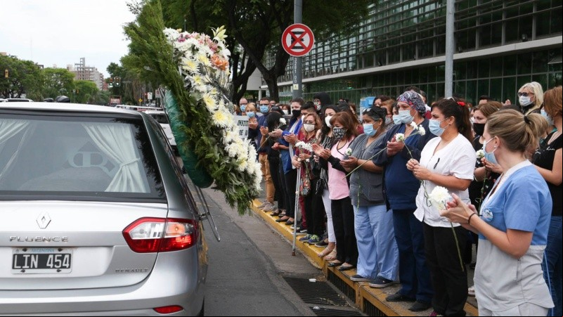 Gran concentración de personas en el Heca para despedir a Marleni. 