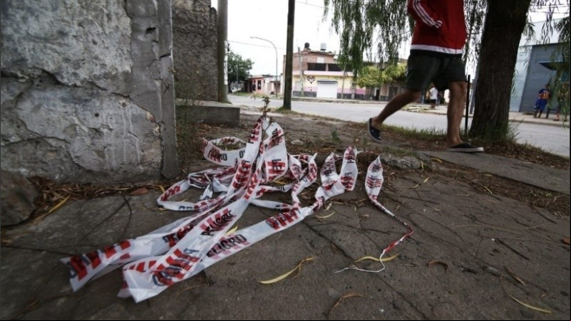 La huella de un homicidio en la calle. 