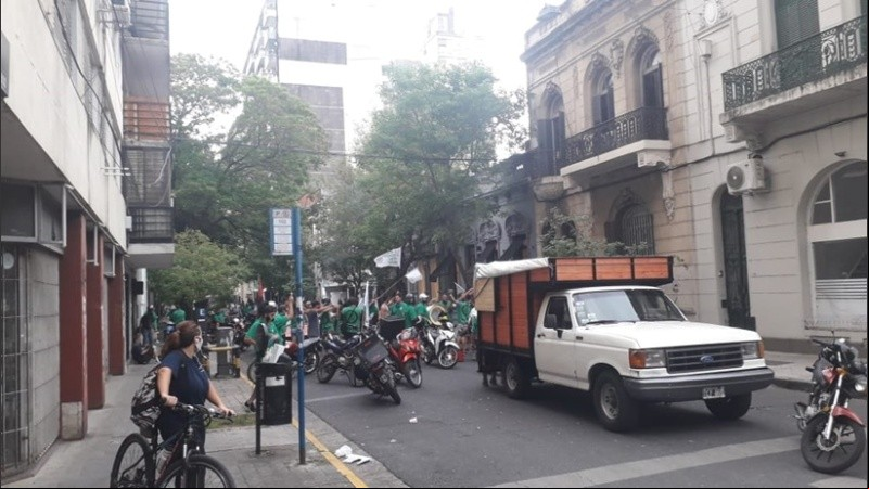 La caravana este martes por el centro de la ciudad.