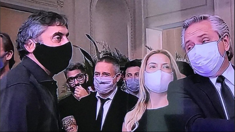 Enzo en la Casa Rosada junto a Alberto para dar su pésame a la familia Maradona.