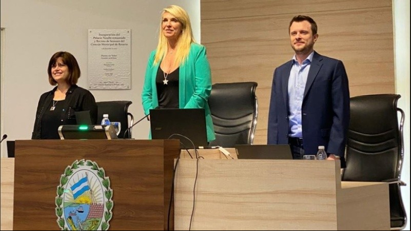 Los ediles y las edilas ratificaron de manera unánime a María Eugenia Schmuck, del bloque Radical, como presidenta del Concejo Municipal hasta el 10 de diciembre del 2021