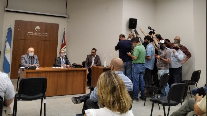 La conferencia de Traferri y su abogado este lunes en la sede local del Senado. 