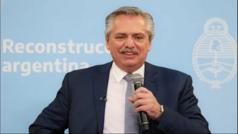 Alberto Fernández hizo el anuncio durante su visita al centro cultural 