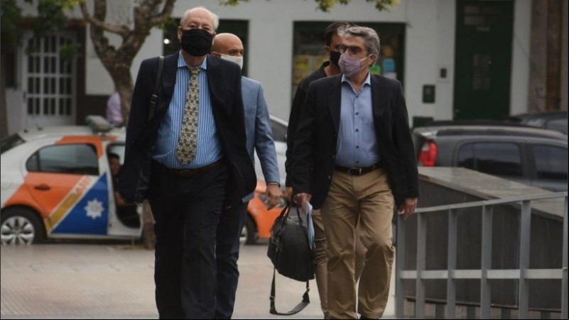 El abogado José Luis Vázquez junto al senador Traferri. 