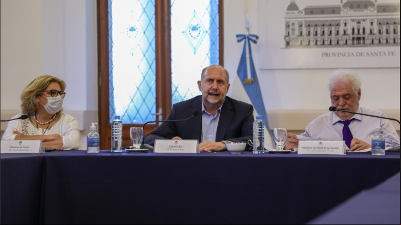Perotti, junto a Martorano y Ginés, preparan el operativo de vacunación en la provincia. 