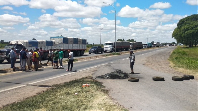 Más de 300 trabajadores de Puerto Gaboto y alrededores fueron afectados por la veda.