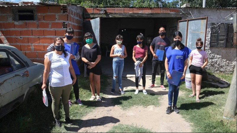 En la puerta del templo de Viviana, a punto de iniciar la recorrida. 