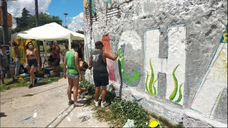 Pinturas por Génova en las esquinas con Travesía, Garzón y Cabal.