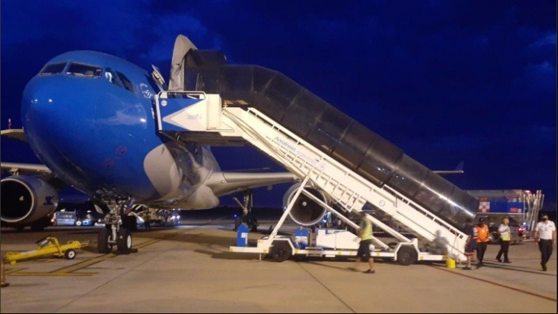 Éste es el tercer vuelo que Aerolíneas realiza a Moscú para traer vacunas.