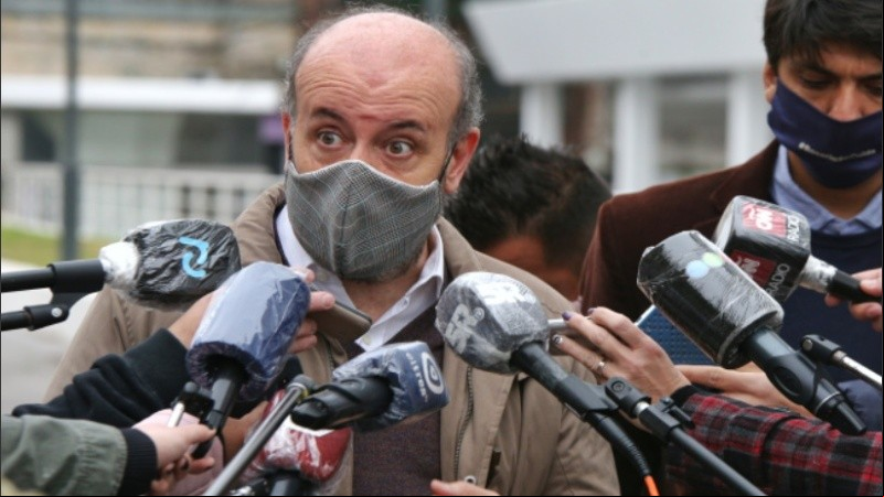 El secretario de Salud, Leonardo Caruana, encabezó hoy una conferencia de prensa. 