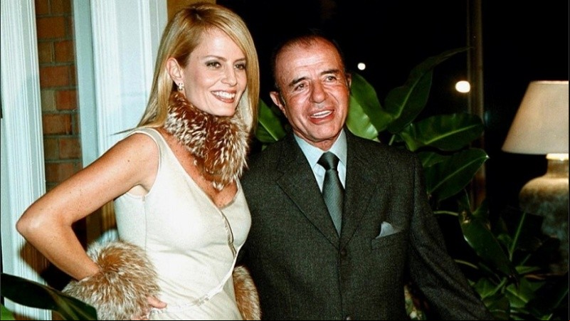 Menem junto a Cecilia Bolocco, su segunda esposa. 