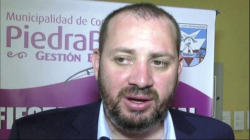 El funcionario del pequeño distrito incumplió con los criterios vigentes del plan de vacunación.       