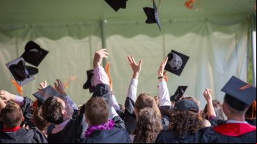 Alumnos y alumnas egresarán presencialmente de los establecimientos escolares