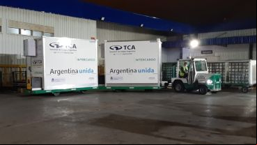Las dosis de la vacuna india que llegaron a Argentina esta madrugada.