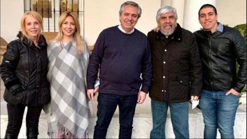 Hugo Moyano, su esposa, Liliana Zulet, y su hijo Jerónimo (20 años).