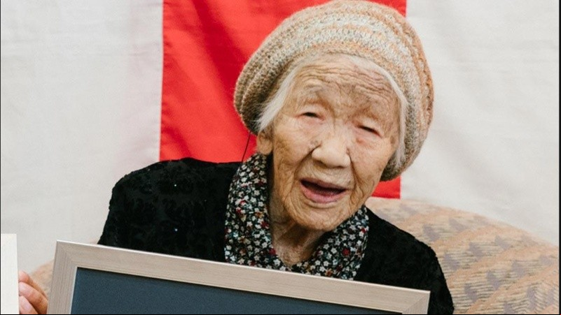 Hasta ahora, la persona de mayor edad que había llevado la llama olímpica era la brasileña Aida Gemanque, que tenía 106 años cuando hizo su relevo antes de los Juegos Olímpicos de Río 2016.