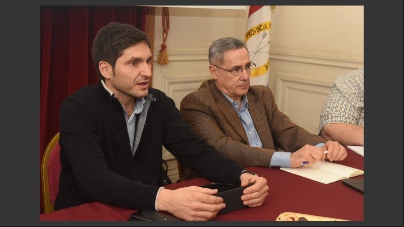 Pullaro con su sucesor Saín, en una reunión durante el ríspido traspaso.